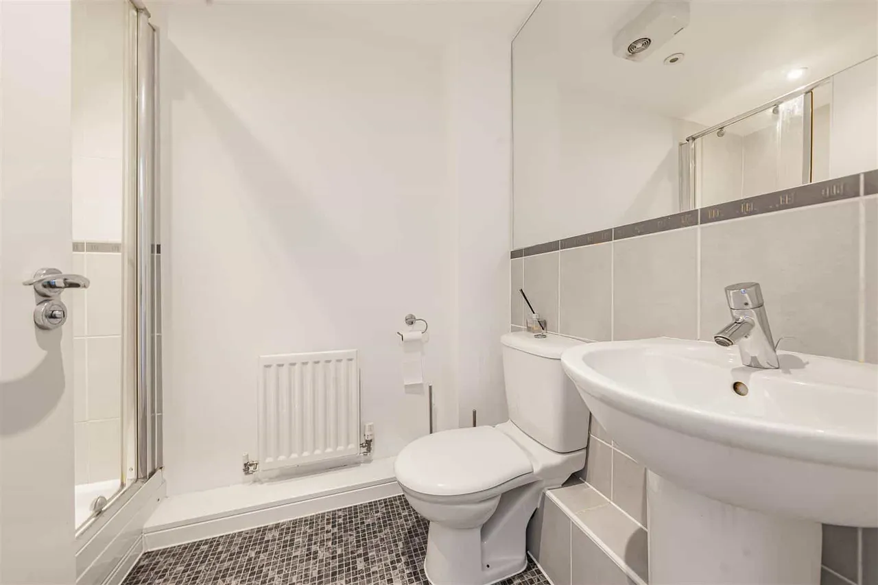 Wolf Lane, Windsor, SL4 4GY, photo 8