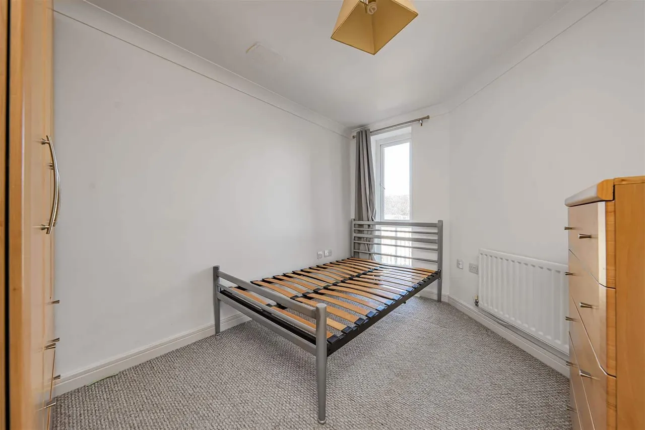 Wolf Lane, Windsor, SL4 4GY, photo 9