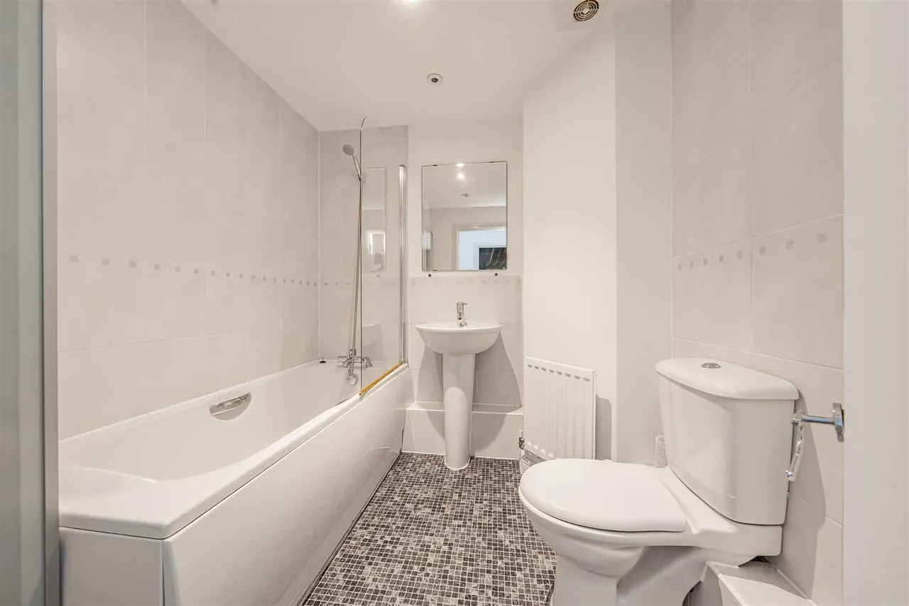 Wolf Lane, Windsor, SL4 4GY, photo 10