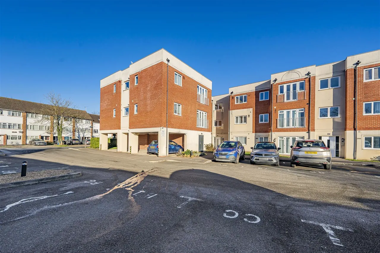 Wolf Lane, Windsor, SL4 4GY, photo 11
