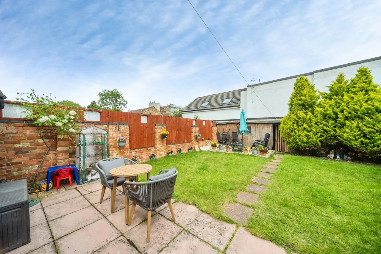George Street, Bletchley, Milton Keynes, Buckinghamshire, MK2, photo 28