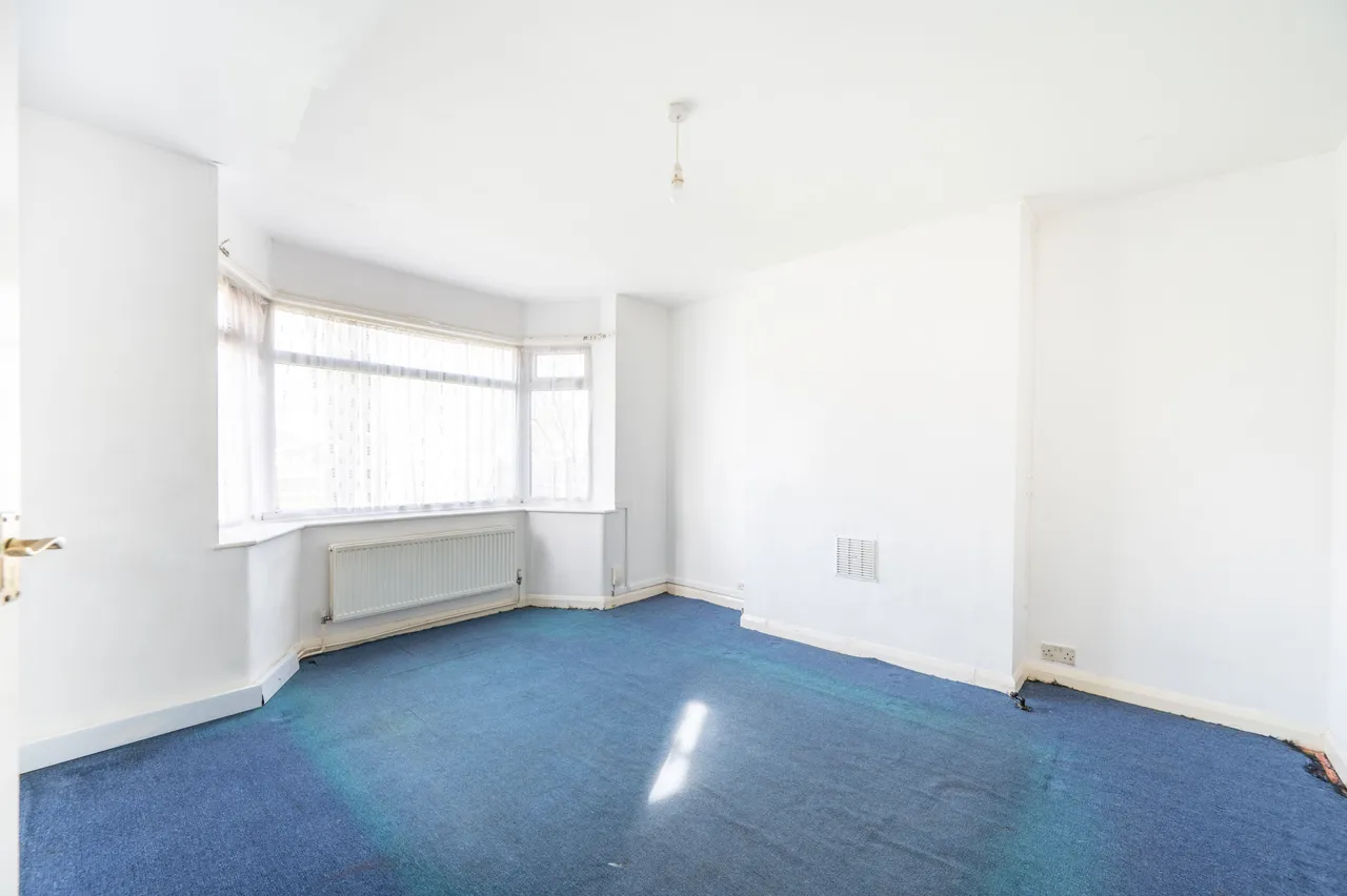 22 Elms Lane, Wembley, photo 2