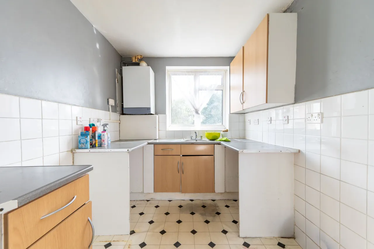 22 Elms Lane, Wembley, photo 7
