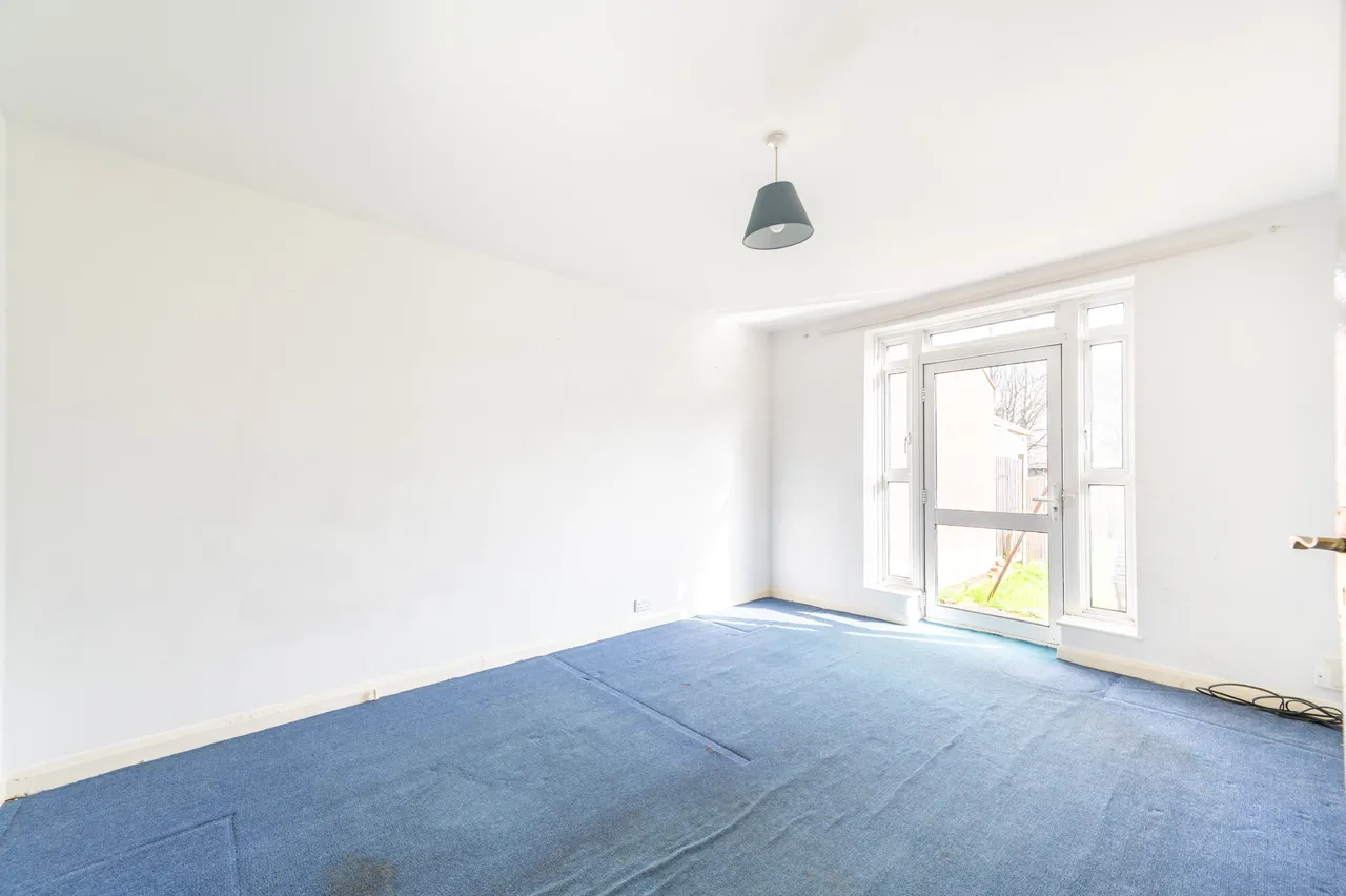 22 Elms Lane, Wembley, photo 3