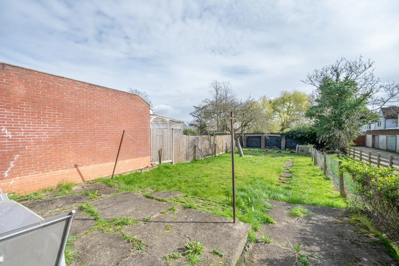 22 Elms Lane, Wembley, photo 4