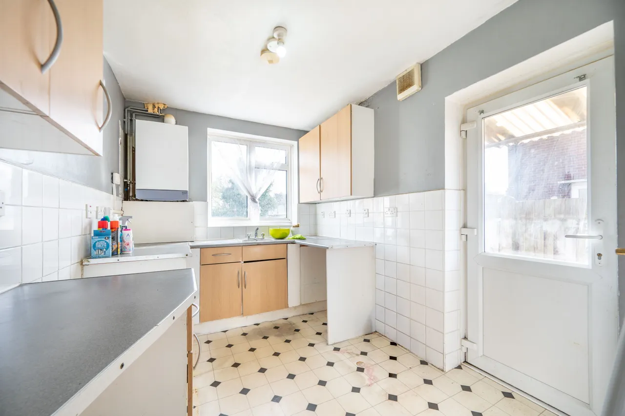 22 Elms Lane, Wembley, photo 5