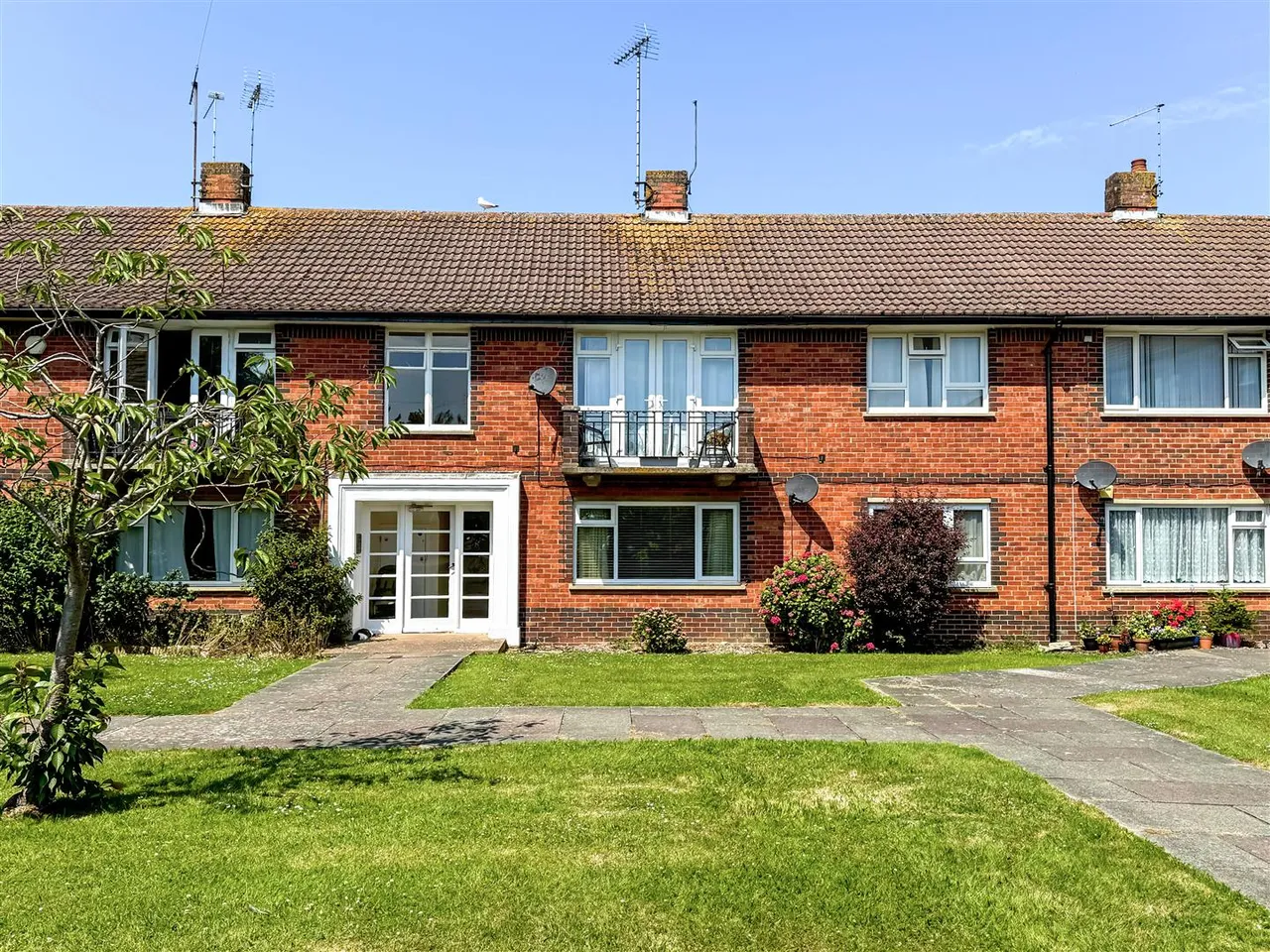 2 bed flat for sale, Meadow Way, Littlehampton