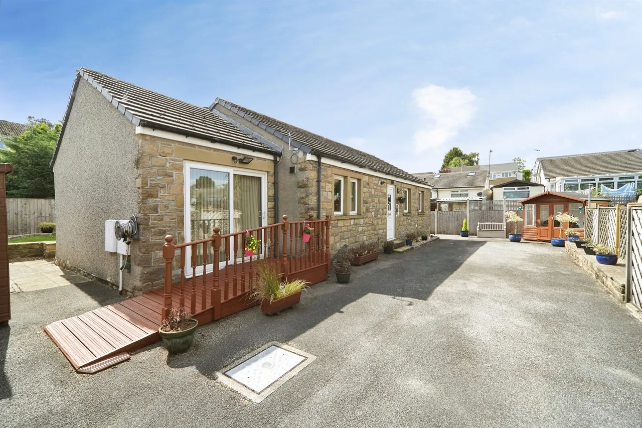 4 bed house for sale — Hillside Grove, Oakworth, Keighley