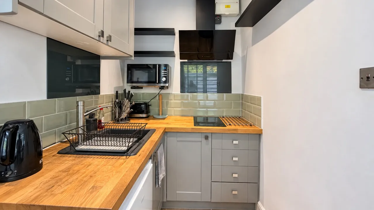 Satchell Lane, Hamble, SO31, photo 21