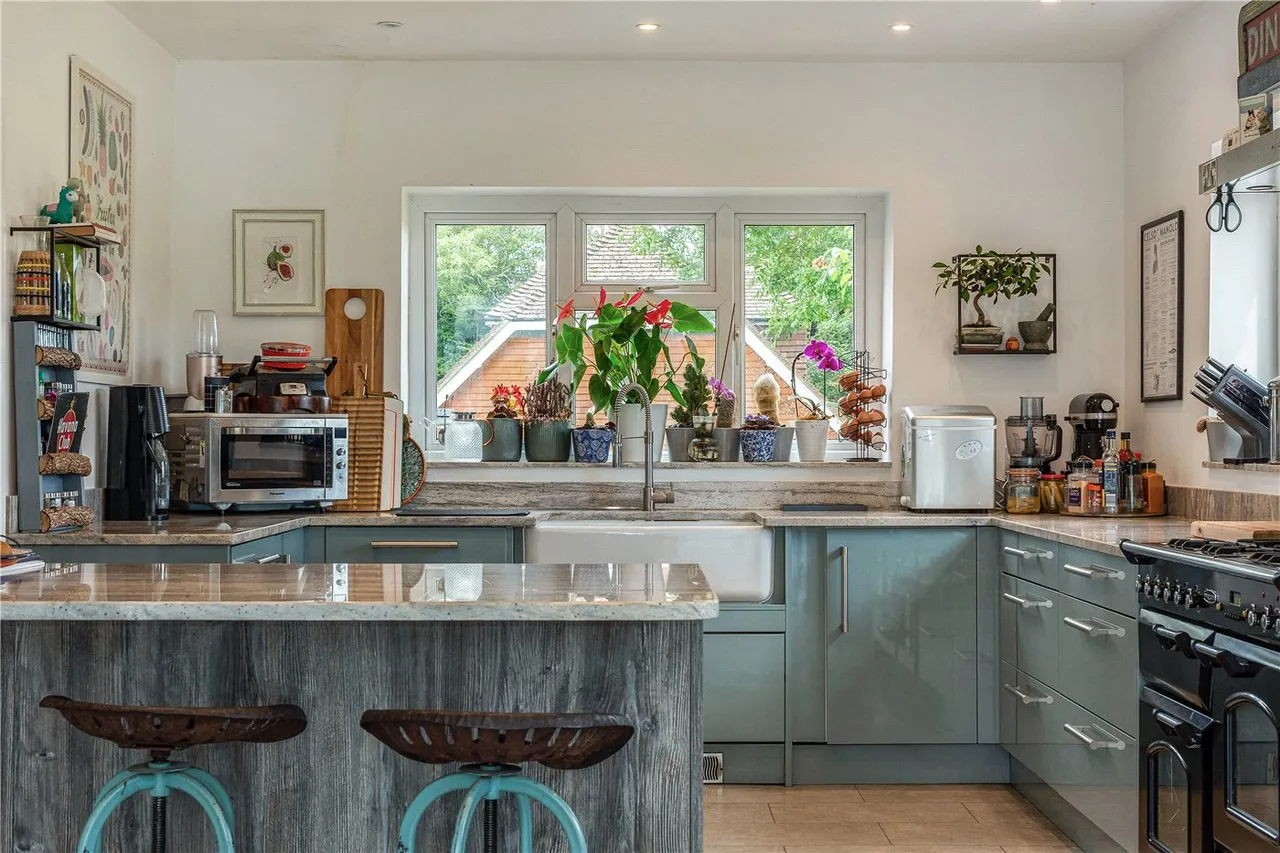 School Lane, Petersfield, Hampshire, GU32, photo 5