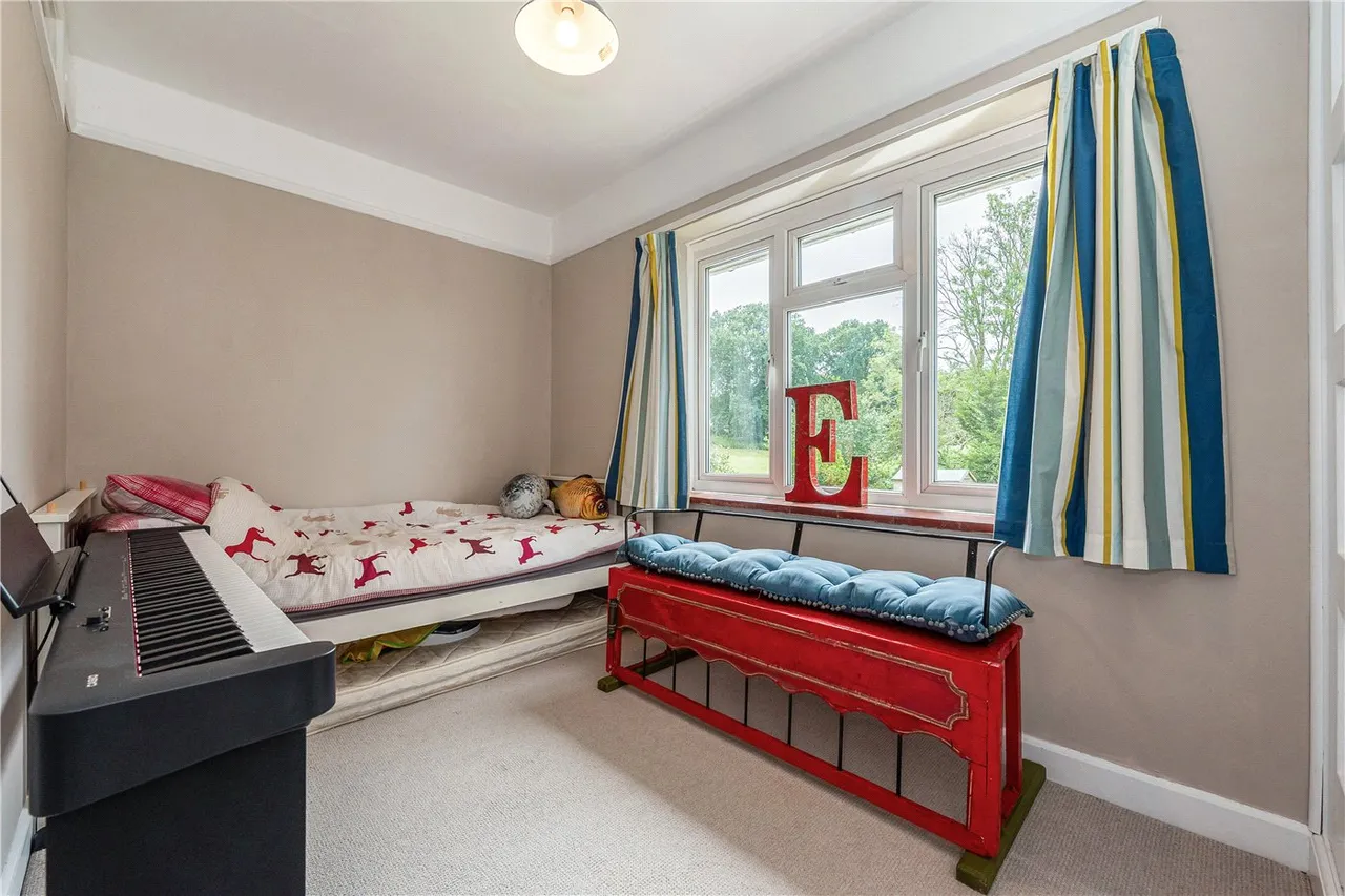 School Lane, Petersfield, Hampshire, GU32, photo 9