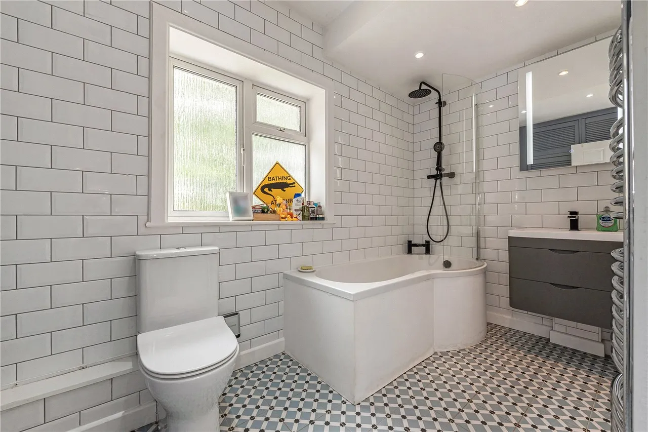 School Lane, Petersfield, Hampshire, GU32, photo 12