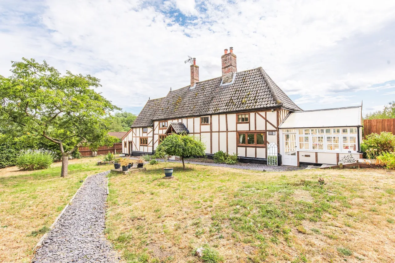 3 bed land for sale, Enchanting Period Cottage in Merton