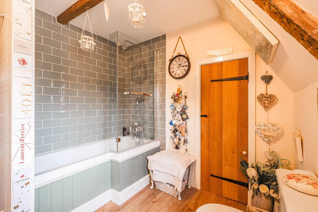 Enchanting Period Cottage in Merton, photo 14