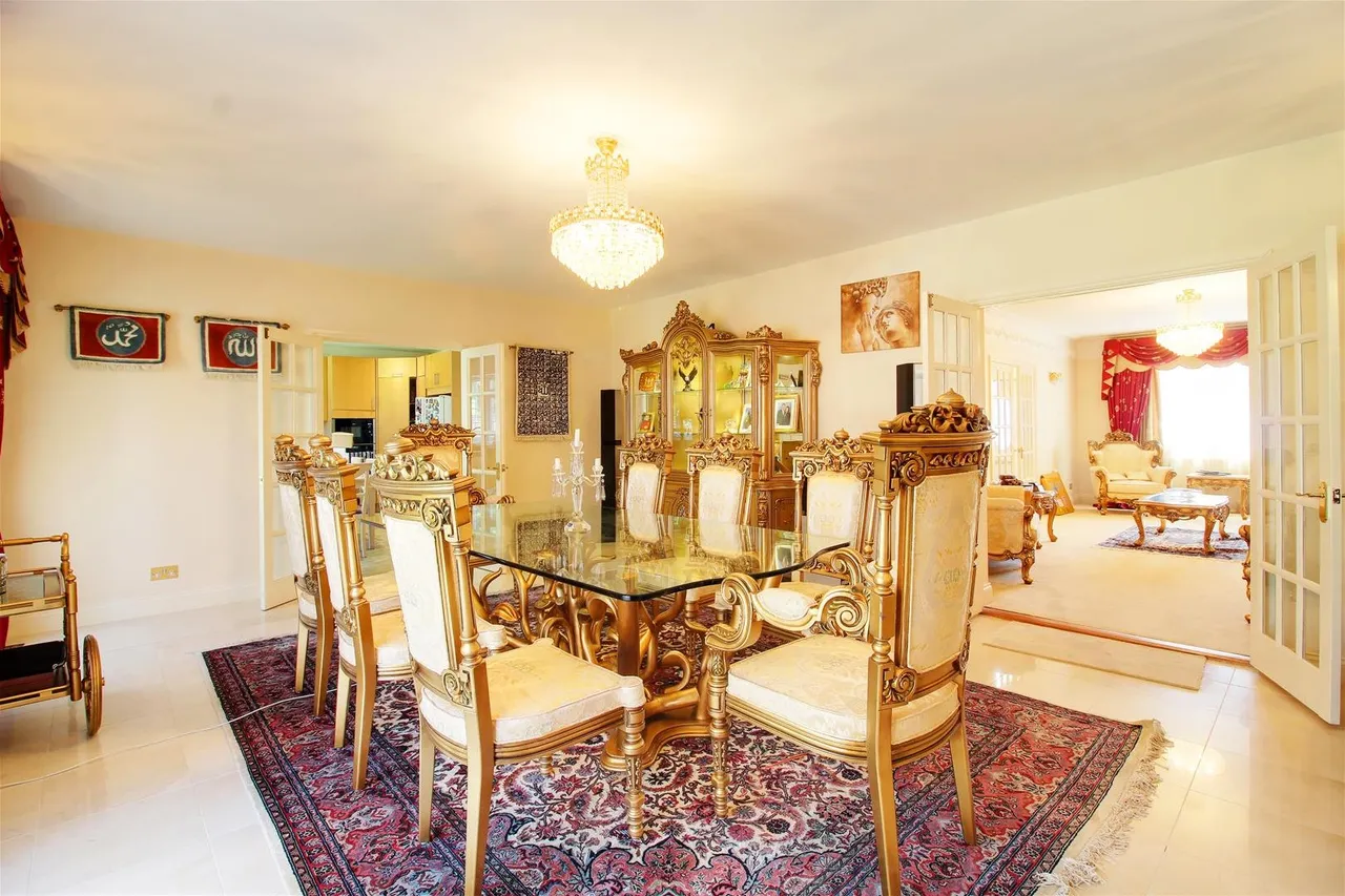 Mymms Drive, Brookmans Park, Hertfordshire AL9 7AE, photo 2