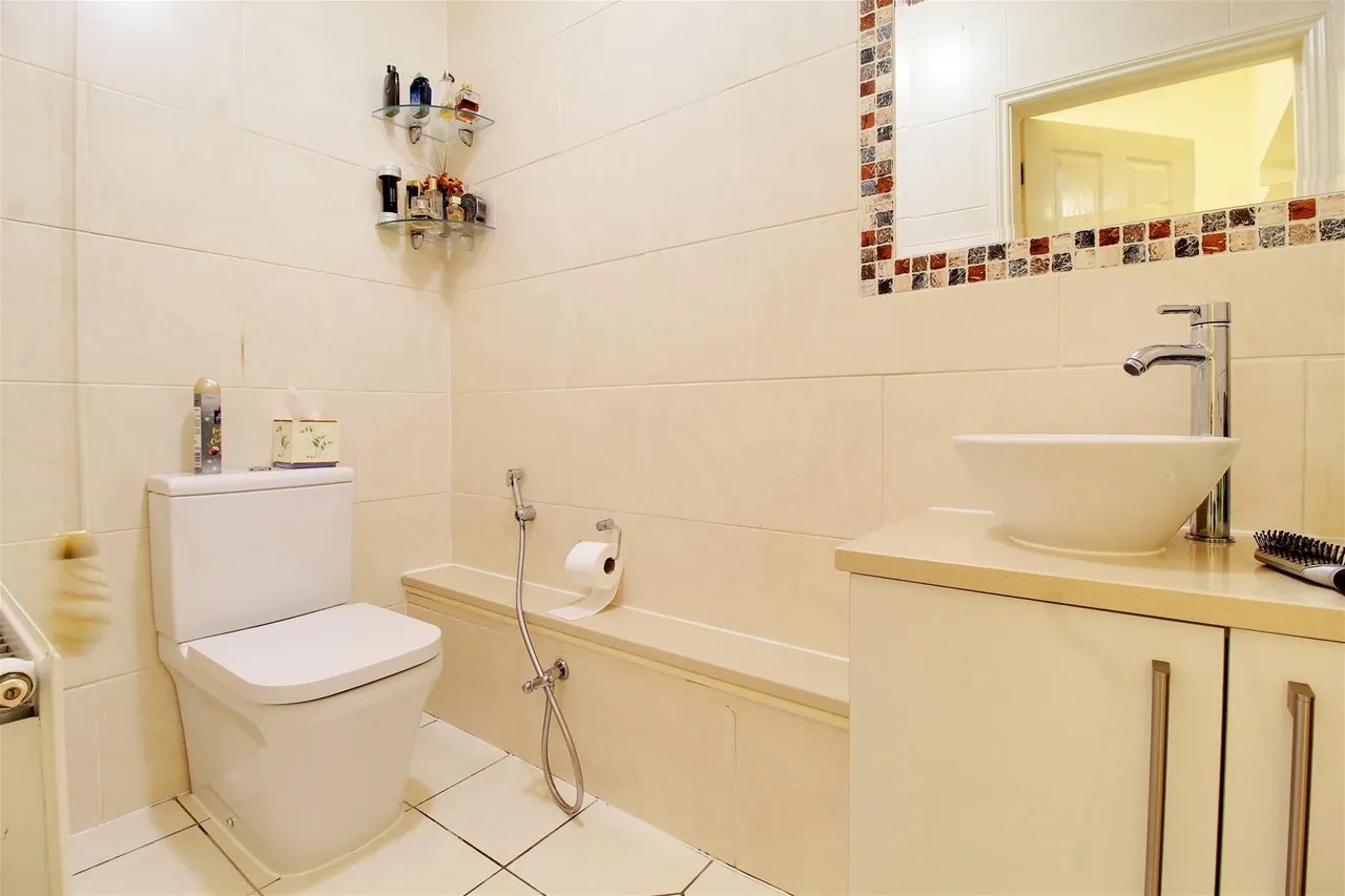 Mymms Drive, Brookmans Park, Hertfordshire AL9 7AE, photo 14