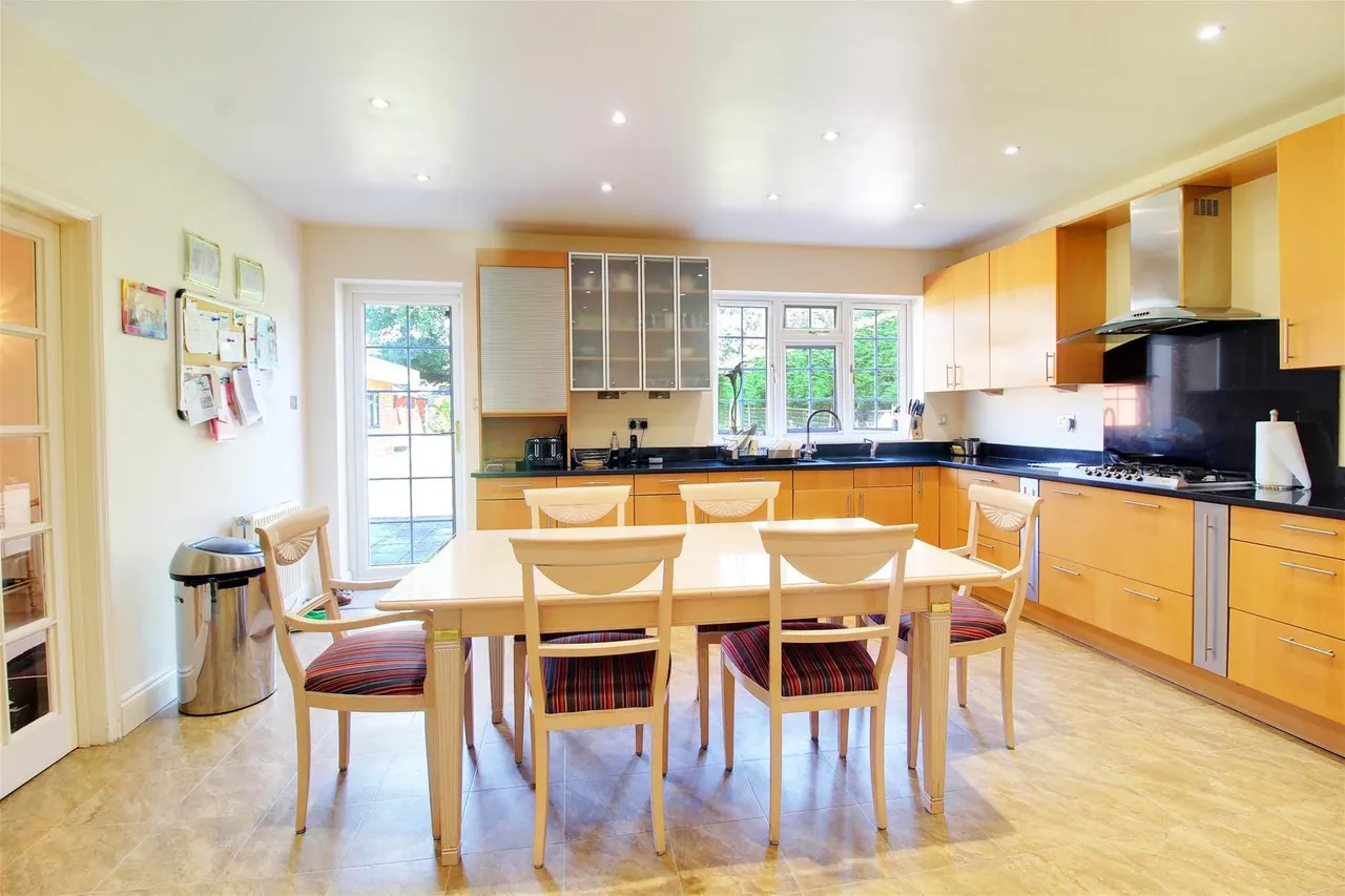 Mymms Drive, Brookmans Park, Hertfordshire AL9 7AE, photo 8