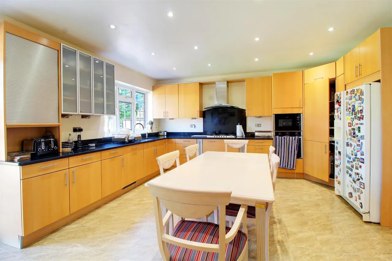 Mymms Drive, Brookmans Park, Hertfordshire AL9 7AE, photo 13