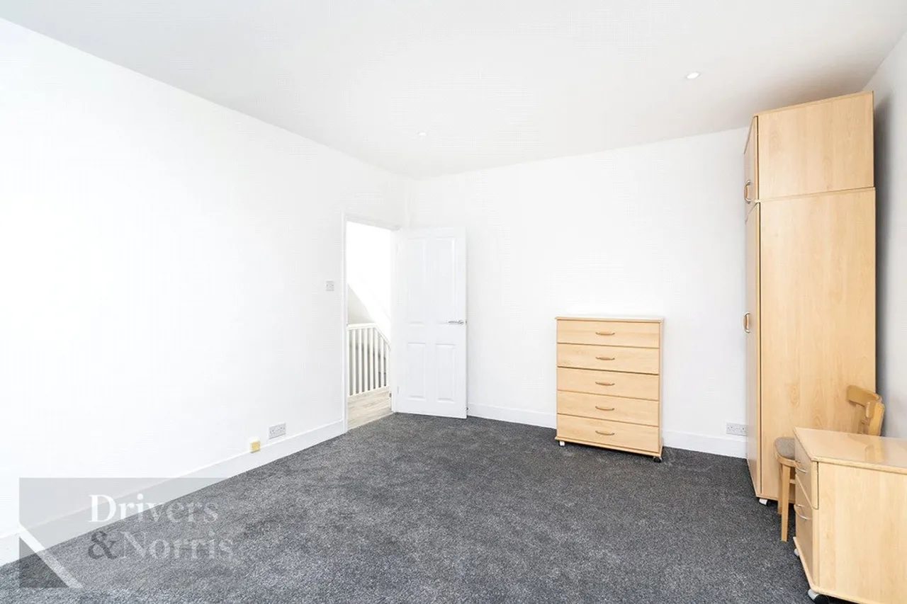 Hutton Grove, North Finchley, photo 6