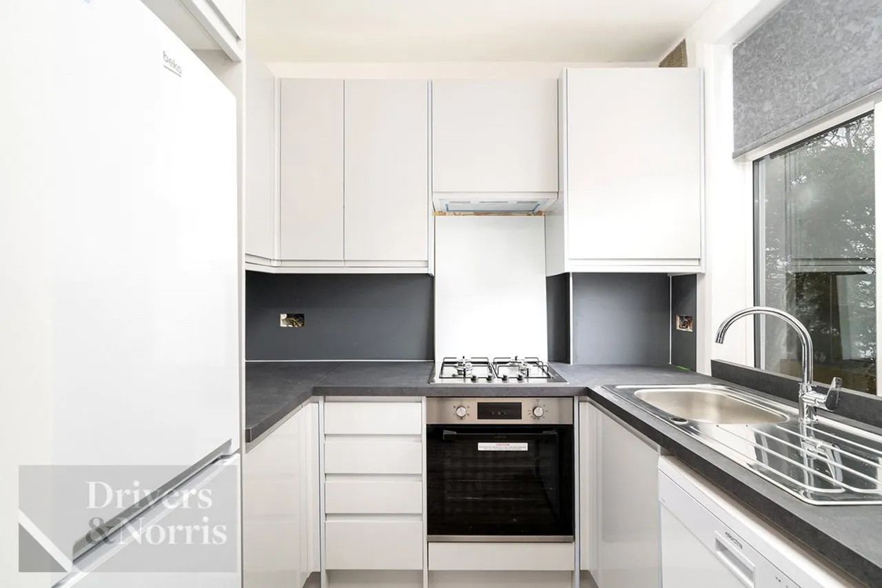 3 bed flat to rent, Hutton Grove, North Finchley