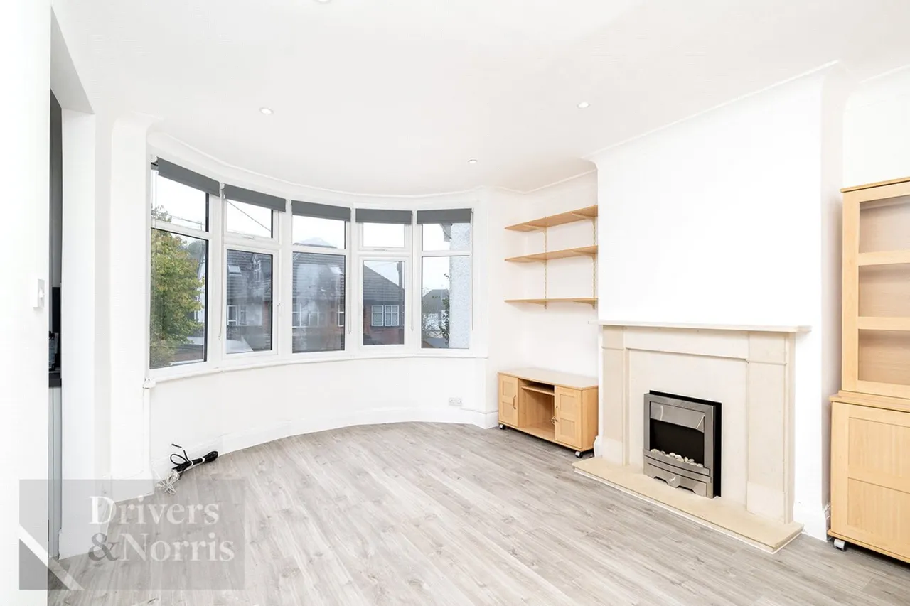 Hutton Grove, North Finchley, photo 2