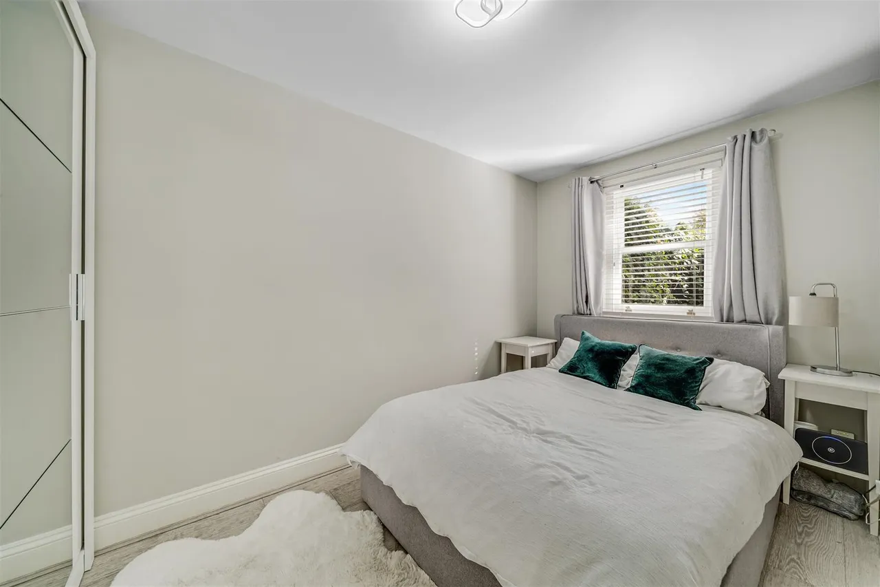Daubeney Place, Hampton, TW12, photo 10