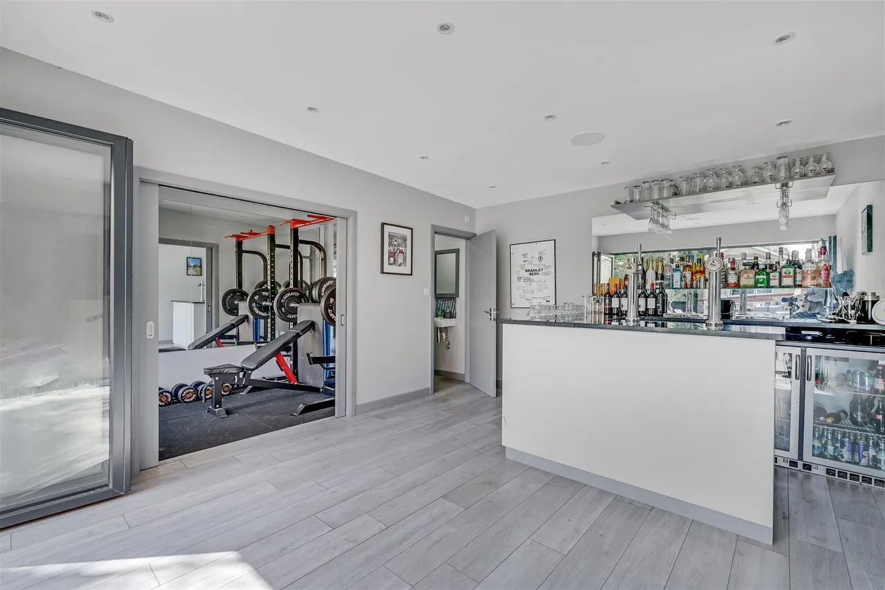 Daubeney Place, Hampton, TW12, photo 9