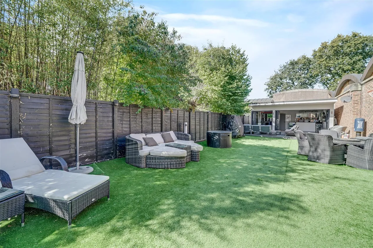 Daubeney Place, Hampton, TW12, photo 15