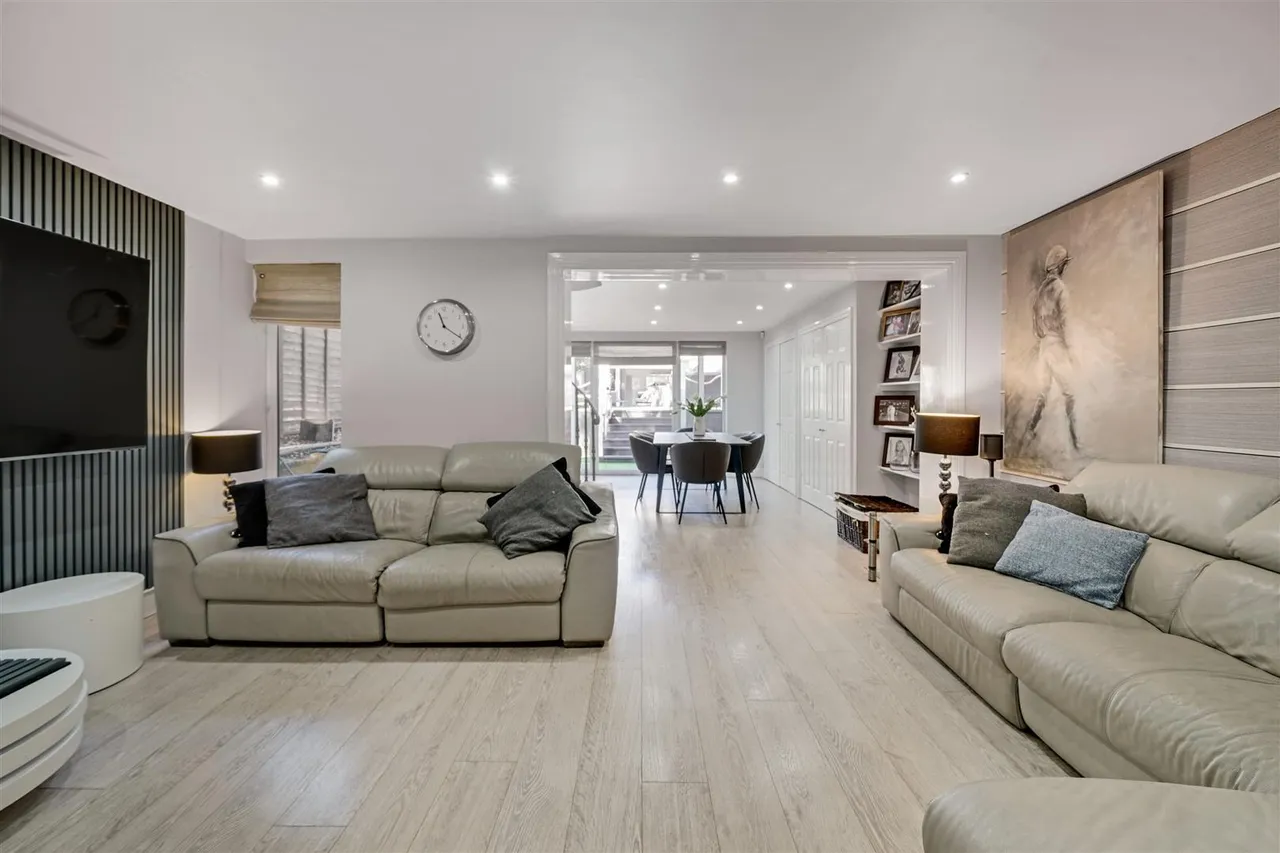 Daubeney Place, Hampton, TW12, photo 5
