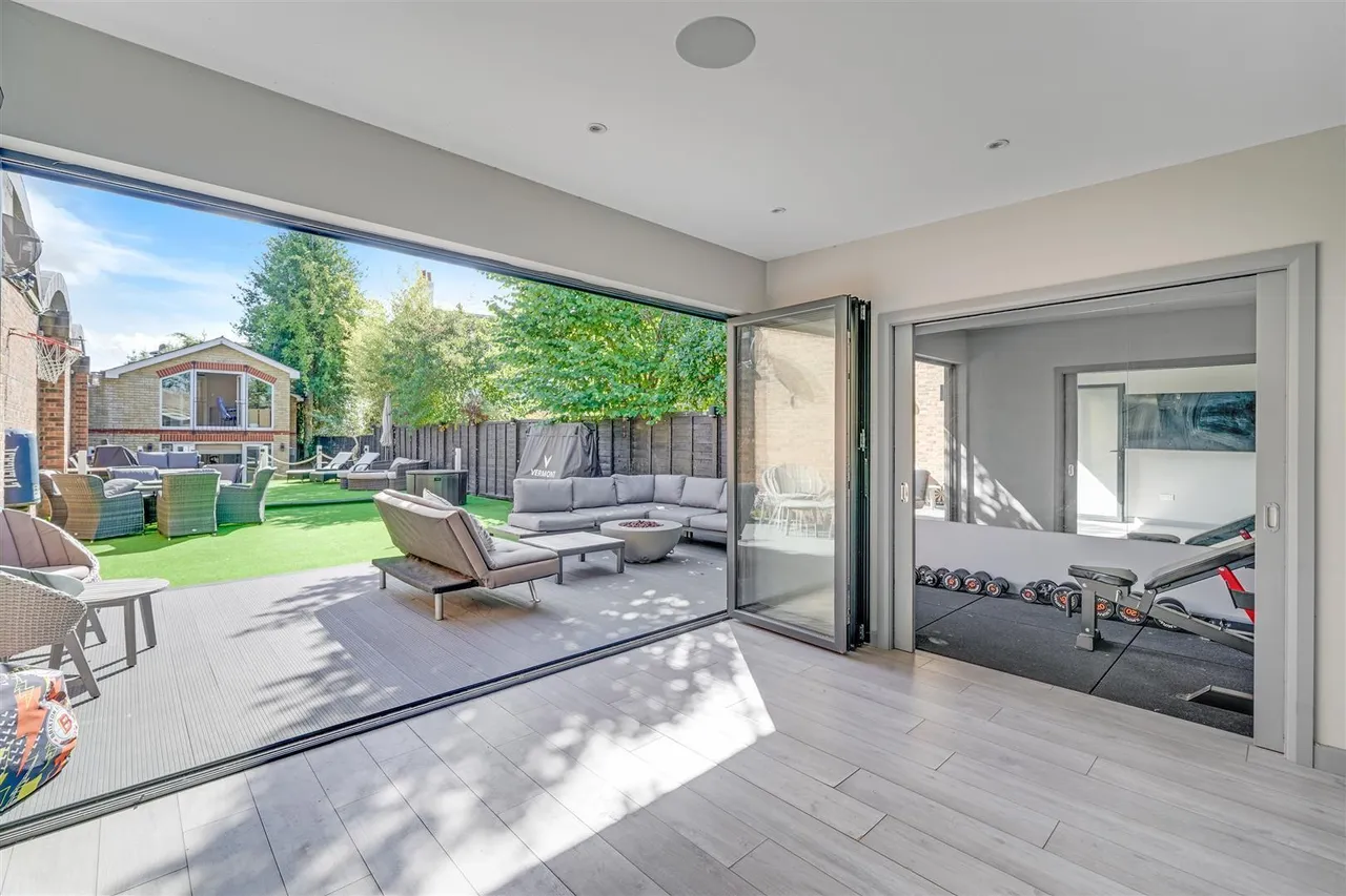 Daubeney Place, Hampton, TW12, photo 8