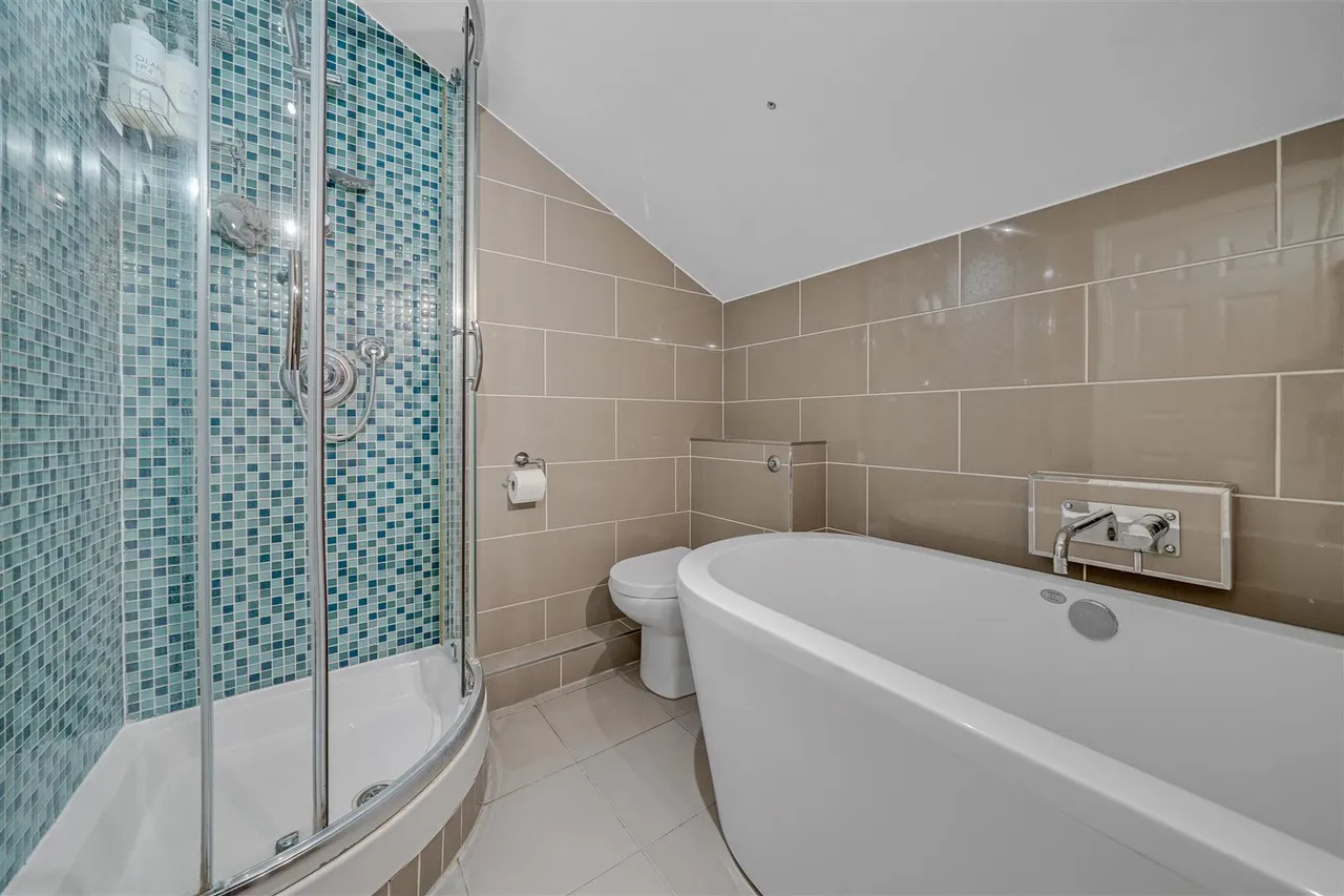 Daubeney Place, Hampton, TW12, photo 13