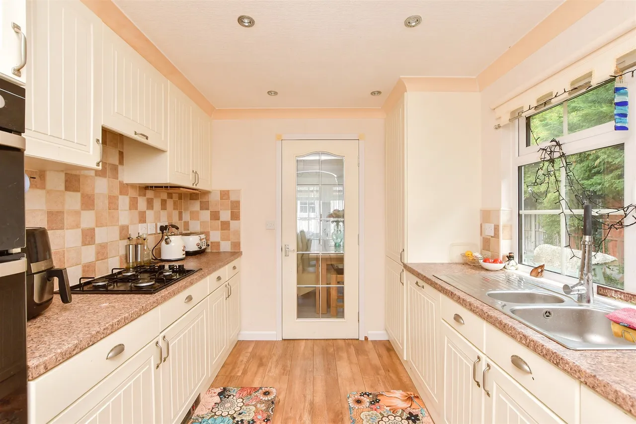 Faversham Road, Seasalter, CT5, photo 4