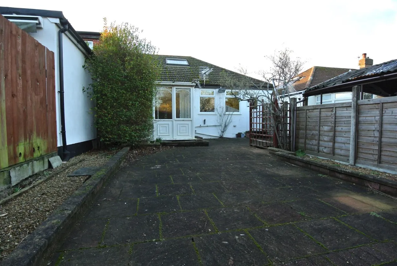 Celia Crescent, Ashford, Surrey, TW15 3NP, photo 4