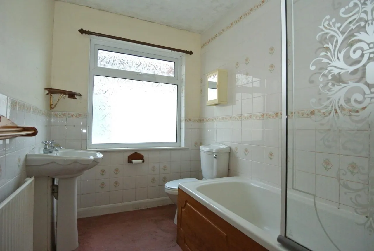 Celia Crescent, Ashford, Surrey, TW15 3NP, photo 11