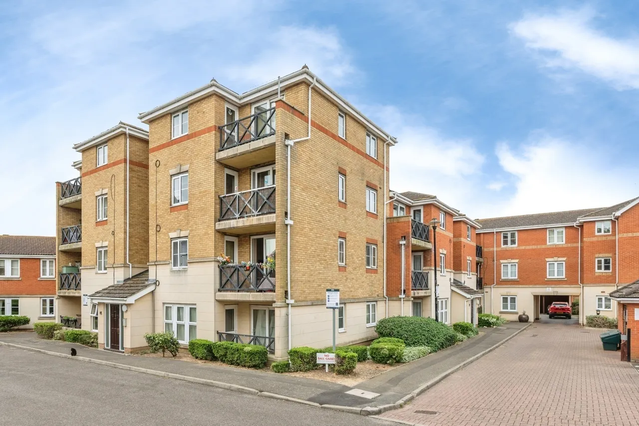 2 bed flat for sale — Collier Way, Southend-on-Sea, Essex, SS1