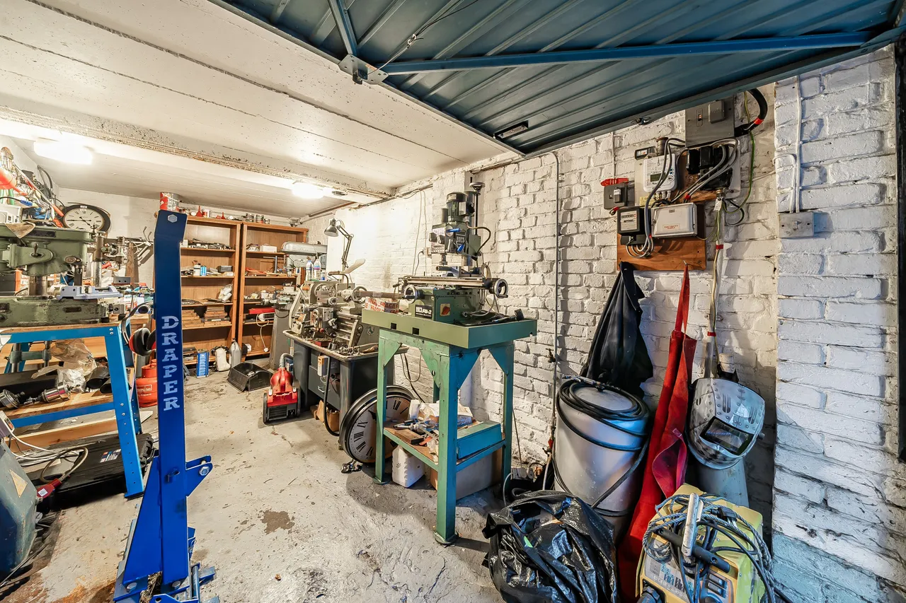 Garage E, 9 Cromwell, photo 4