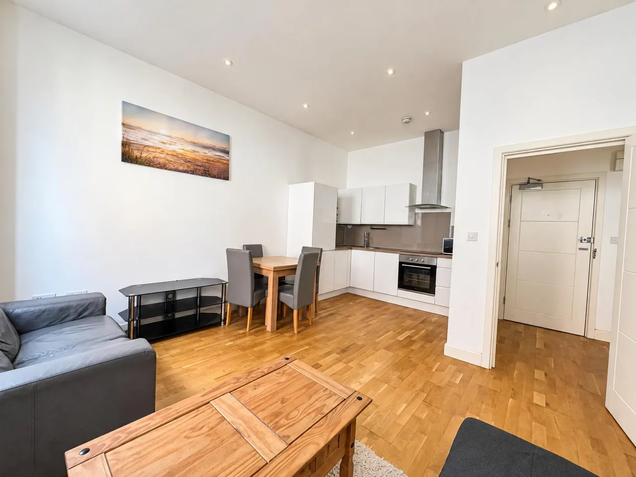 High Street, Slough, SL1, photo 2