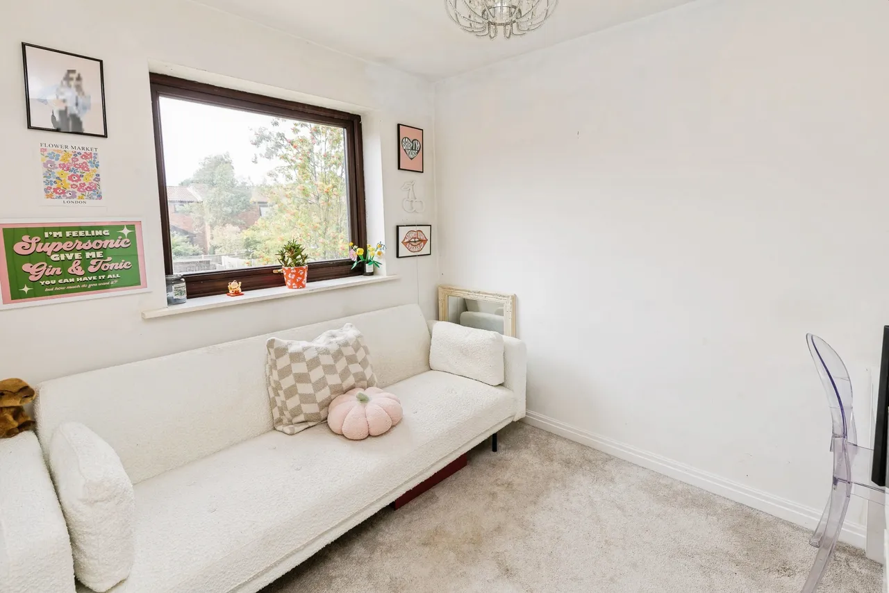 Wroxham Close, Chester, photo 9