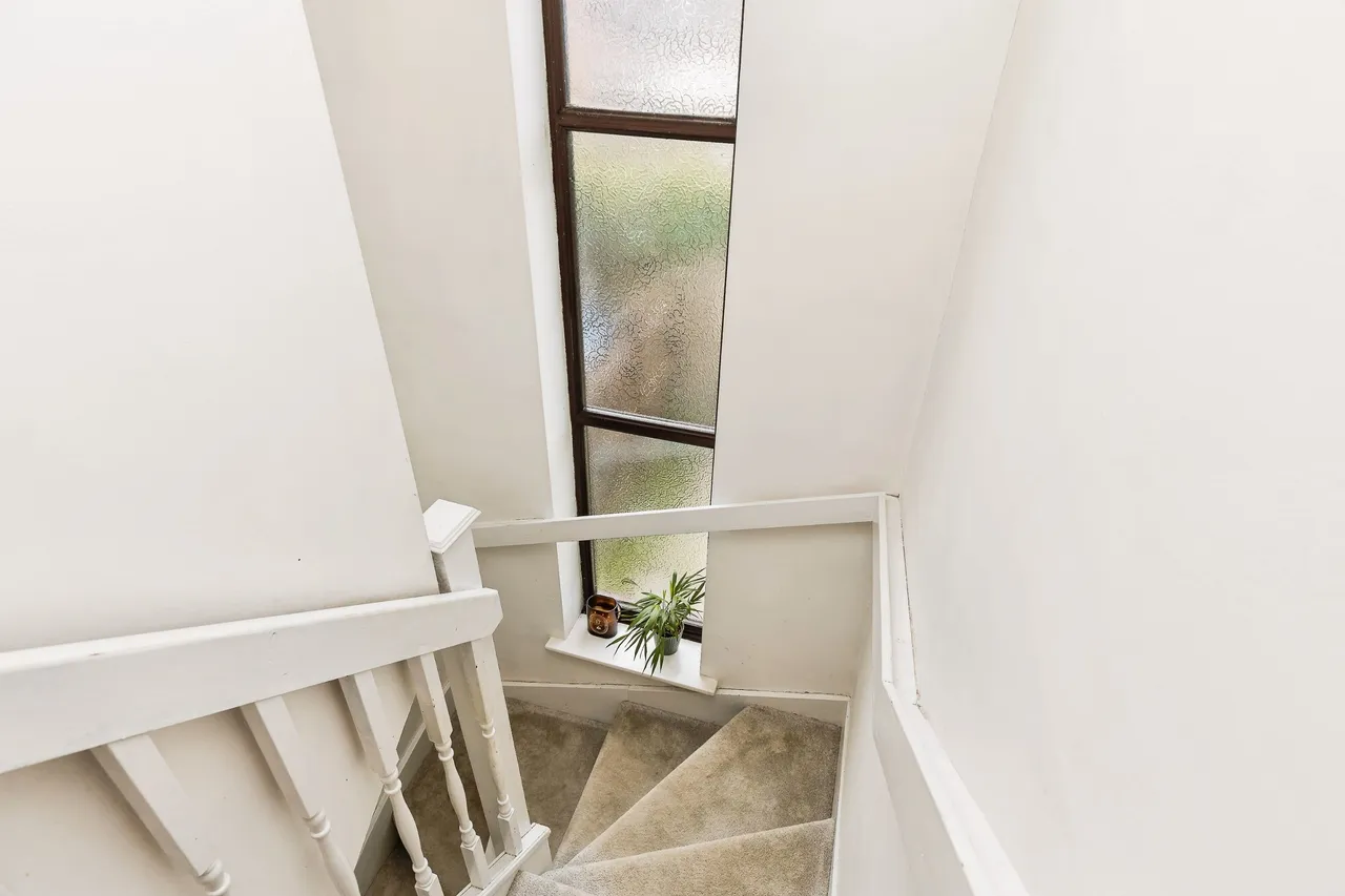 Wroxham Close, Chester, photo 6