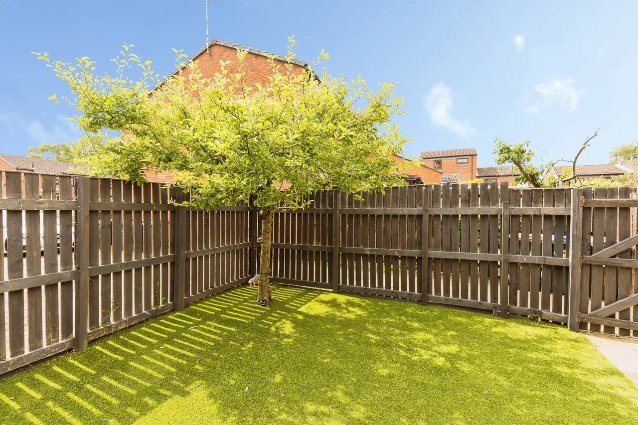 Wroxham Close, Chester, photo 11