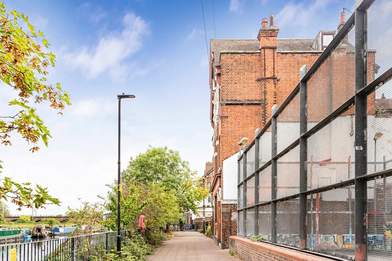 High Hill Ferry, London, E5, photo 14