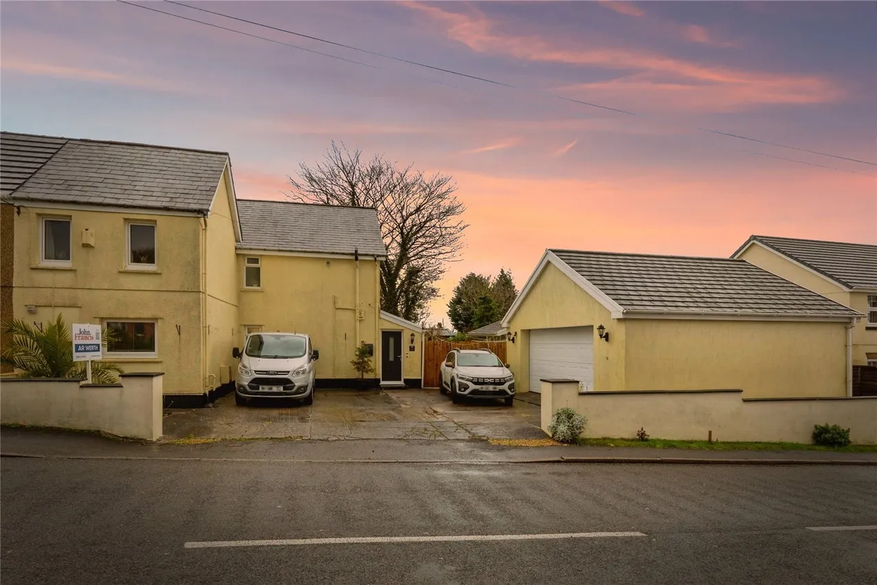 Heol Y Meinciau, Pontyates, SA15, photo 19
