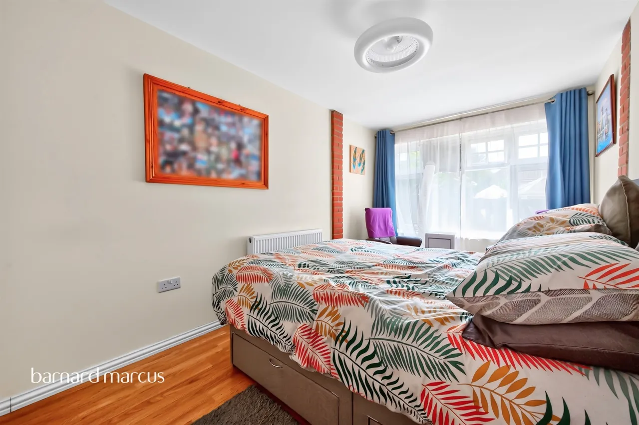Woodall Close, Chessington, KT9, photo 11