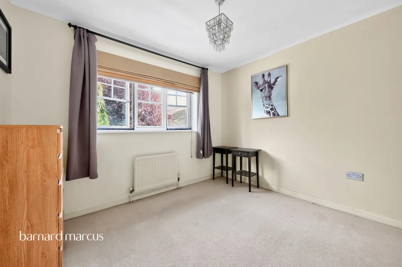 Woodall Close, Chessington, KT9, photo 13