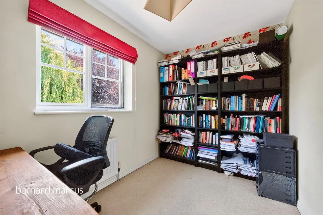 Woodall Close, Chessington, KT9, photo 14