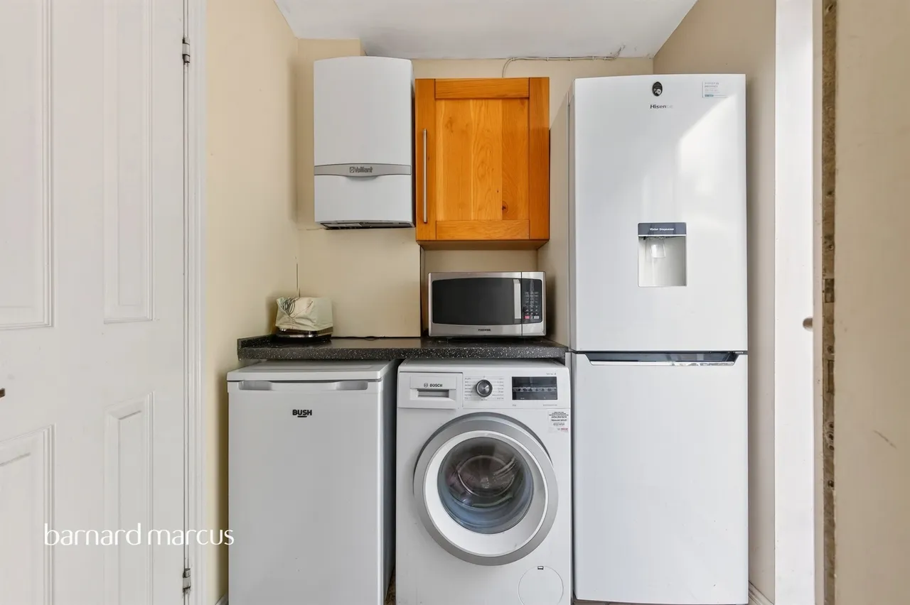 Woodall Close, Chessington, KT9, photo 7
