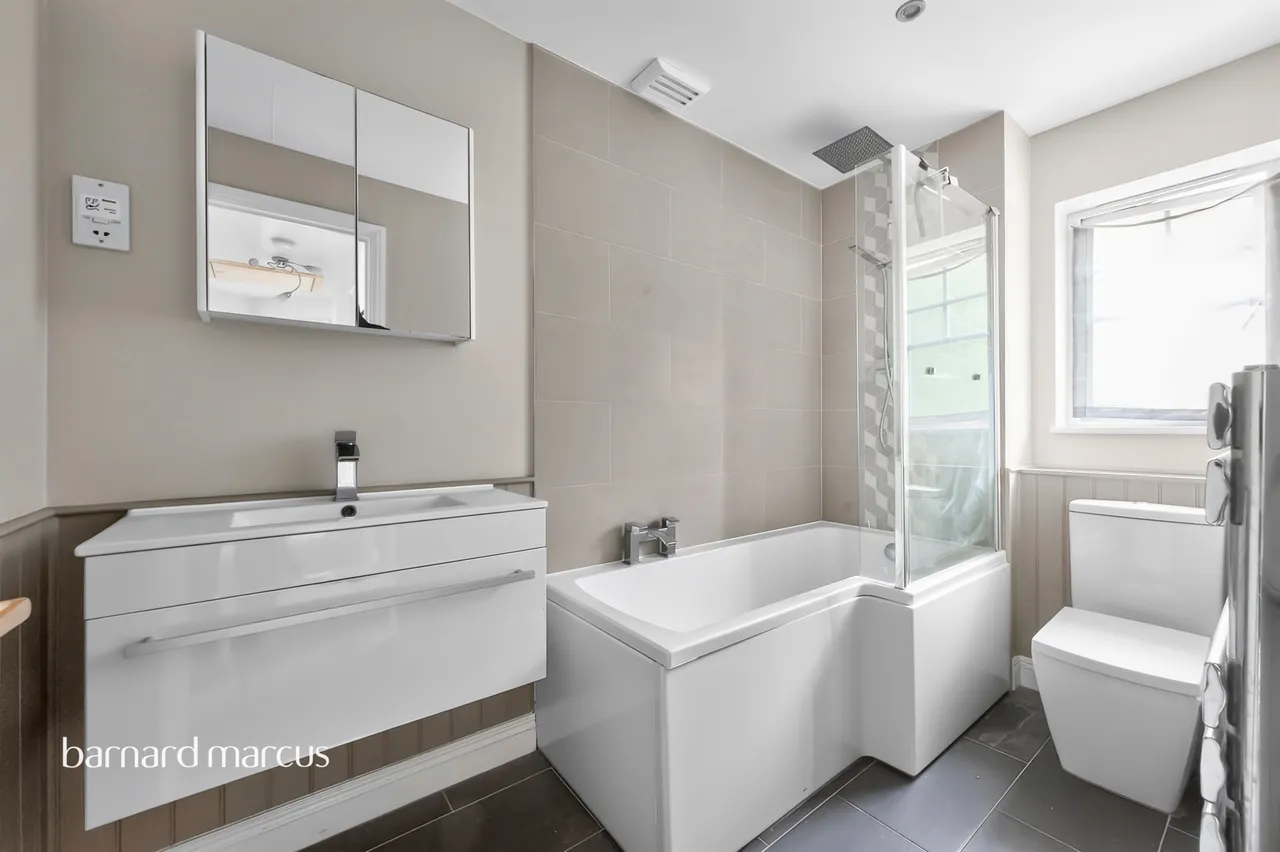 Woodall Close, Chessington, KT9, photo 15