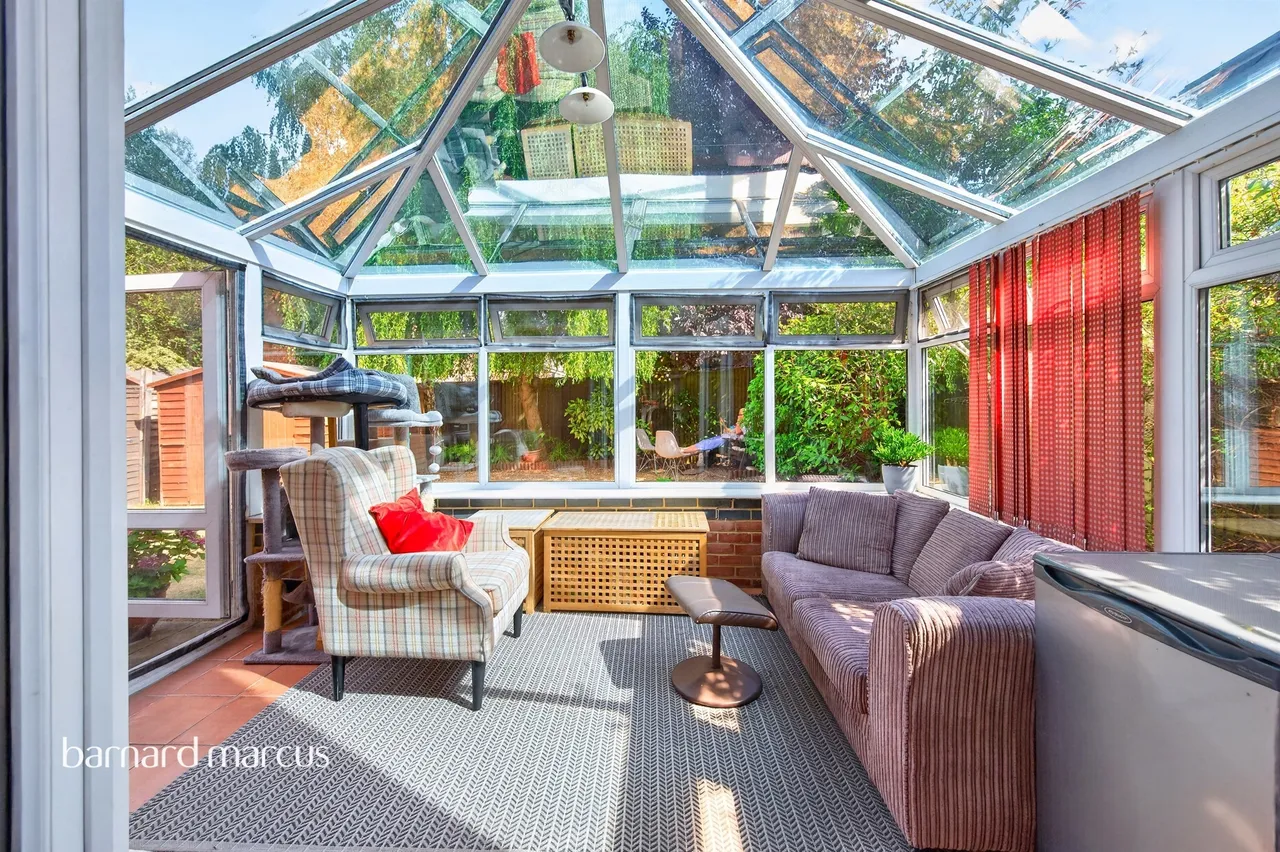 Woodall Close, Chessington, KT9, photo 6