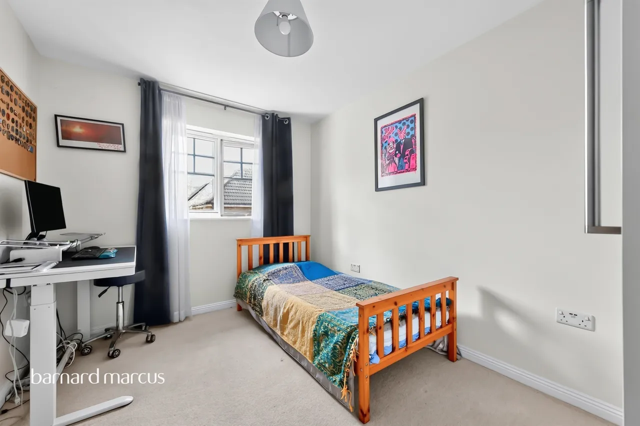 Woodall Close, Chessington, KT9, photo 12