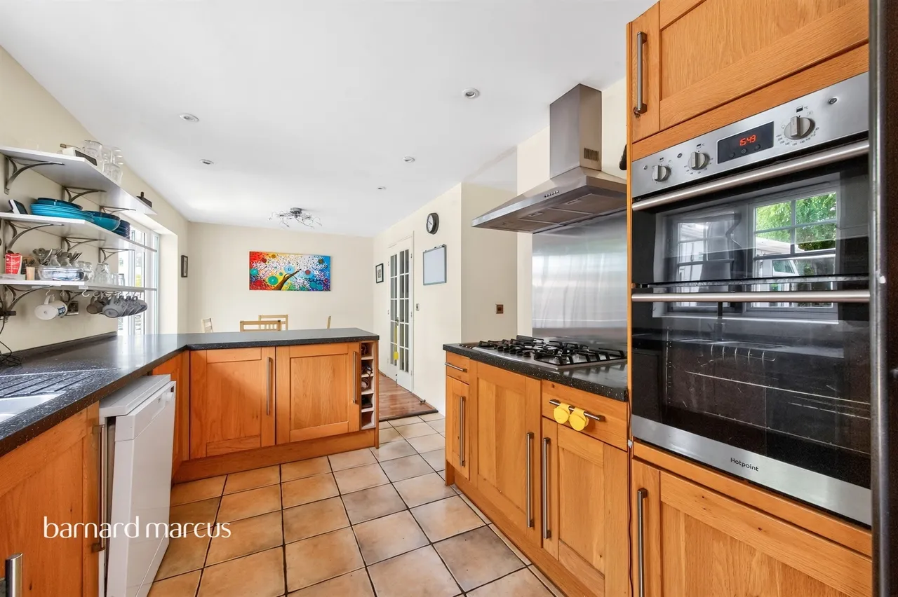 Woodall Close, Chessington, KT9, photo 4